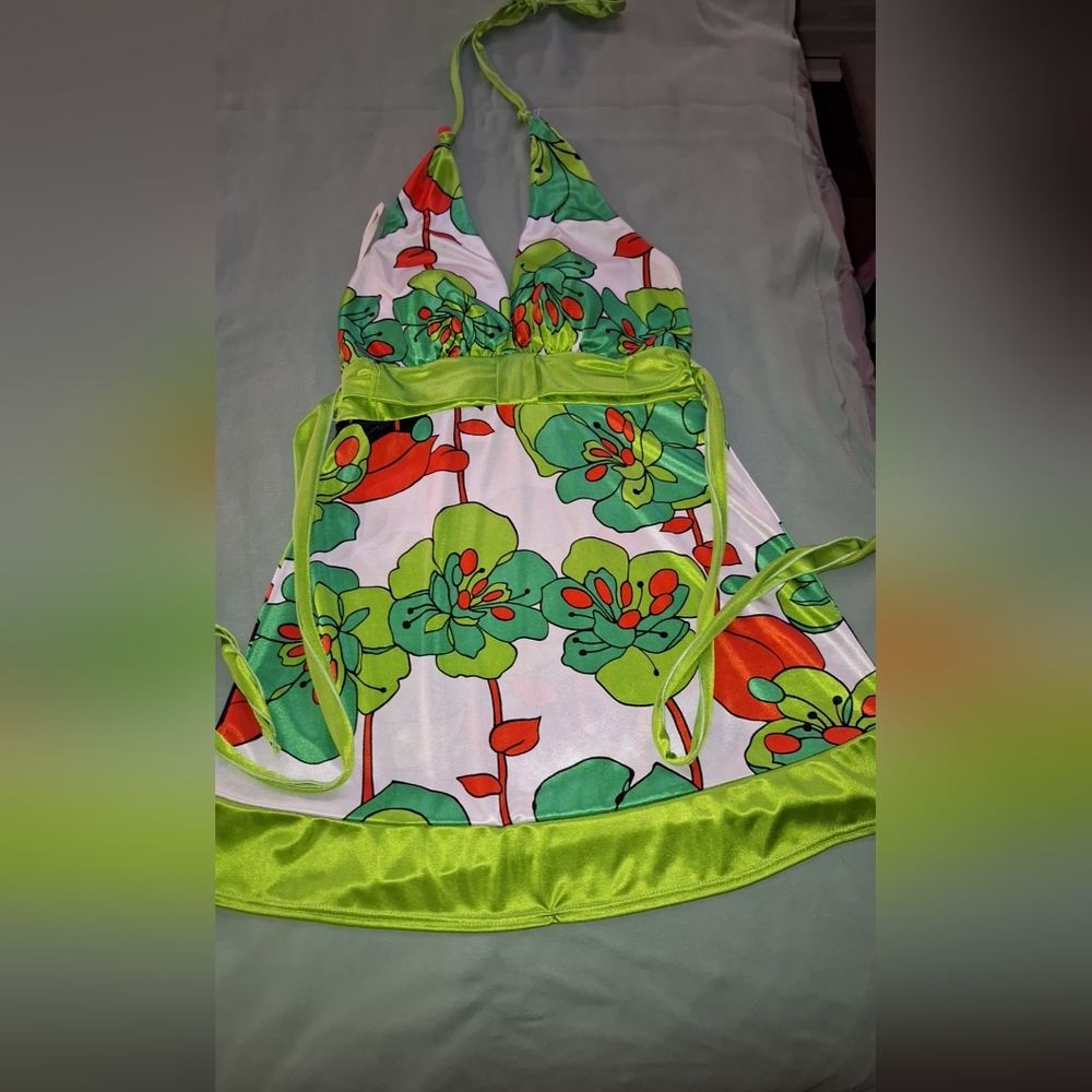Beautifully mad top or beach to go